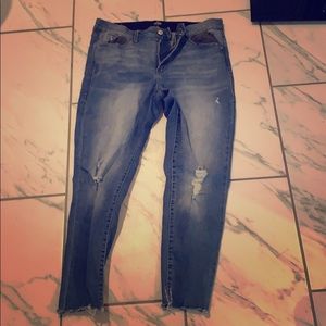 Jean pants with rips
